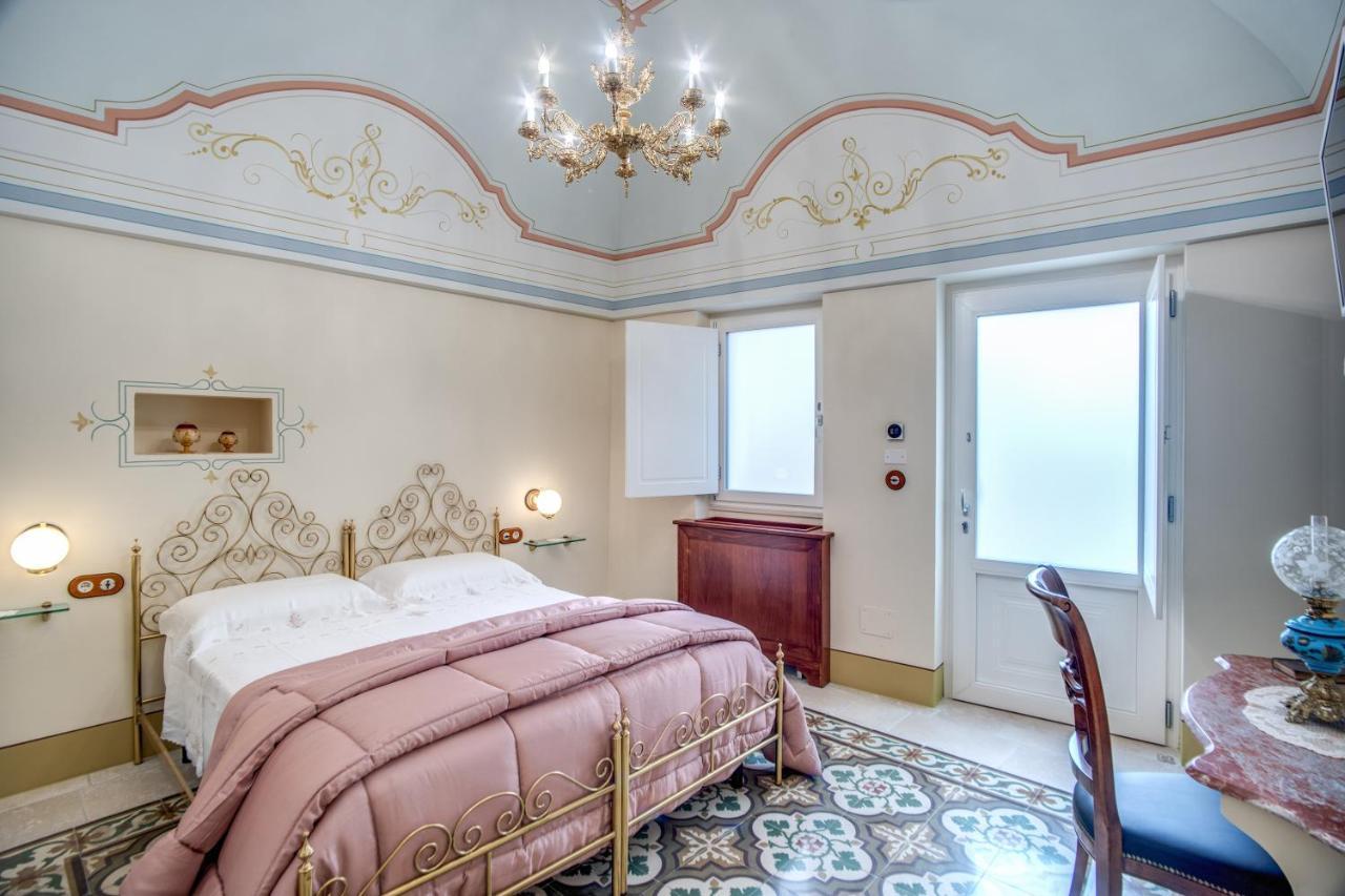 Bed and Breakfast Palazzo Stunis - Dimora Di Charme Остуни Экстерьер фото