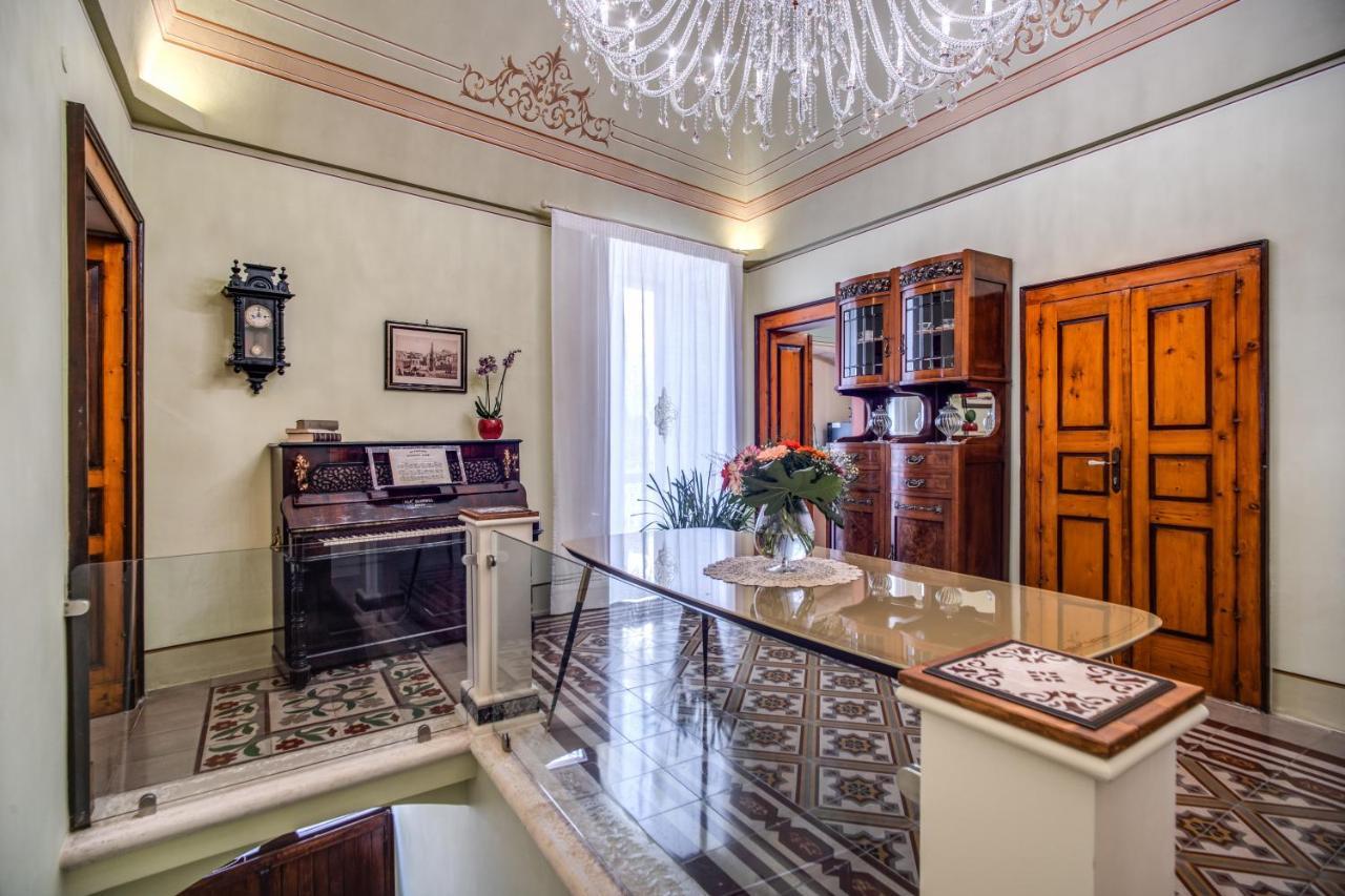 Bed and Breakfast Palazzo Stunis - Dimora Di Charme Остуни Экстерьер фото